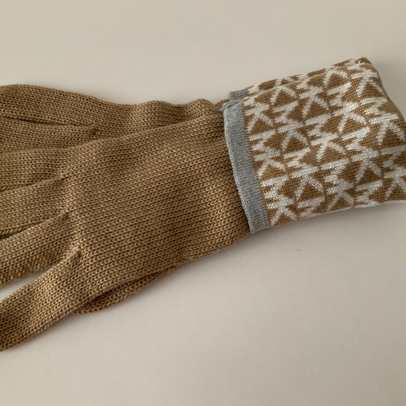 MICHAEL Michael Kors Monogram Gloves NWT - Picture 2 of 3
